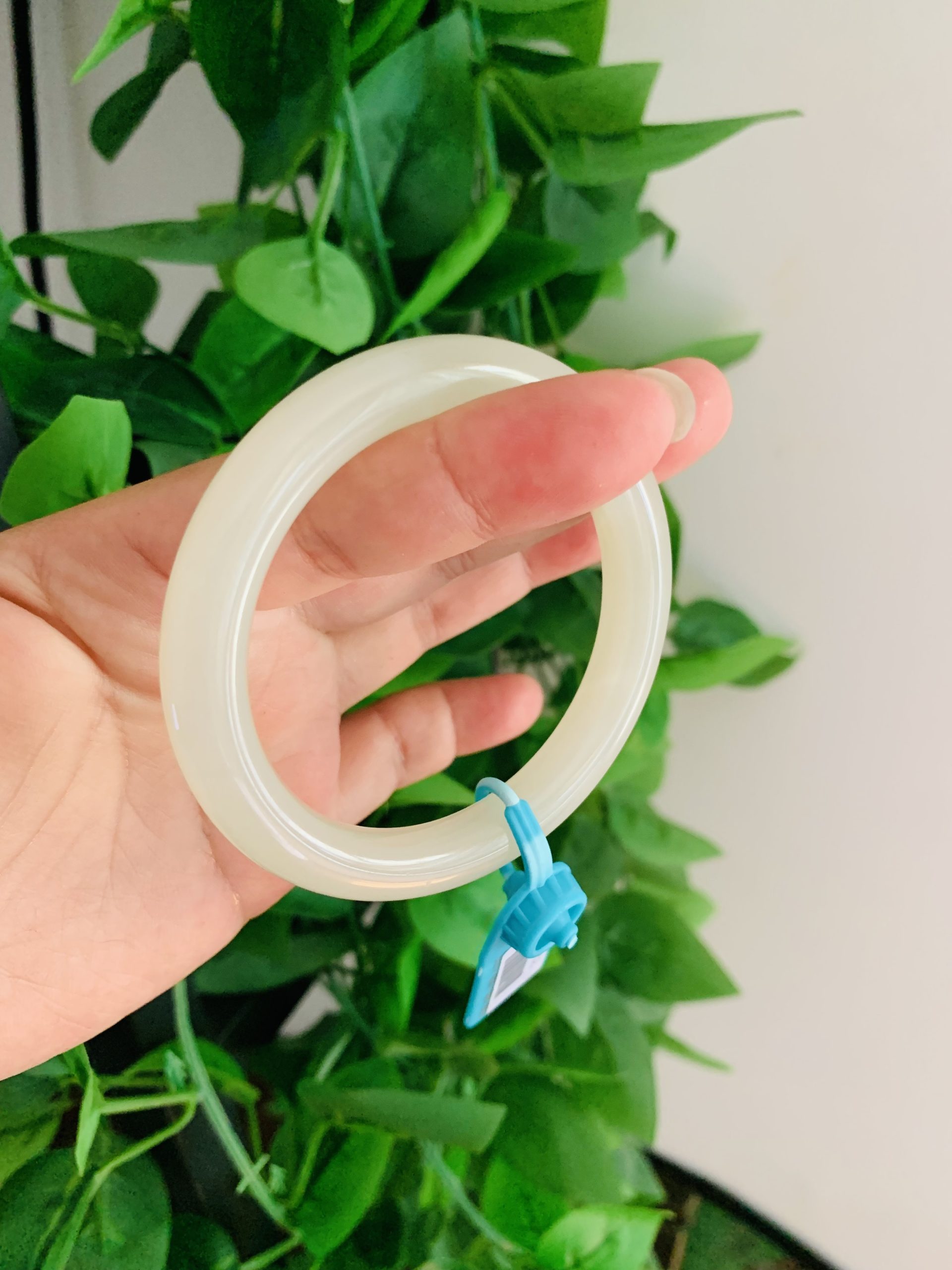 【新货-HB3485】55圈青海料浅晴白色和田玉圆条手镯 Hetian Jade Bangle Size 55 - Image 7