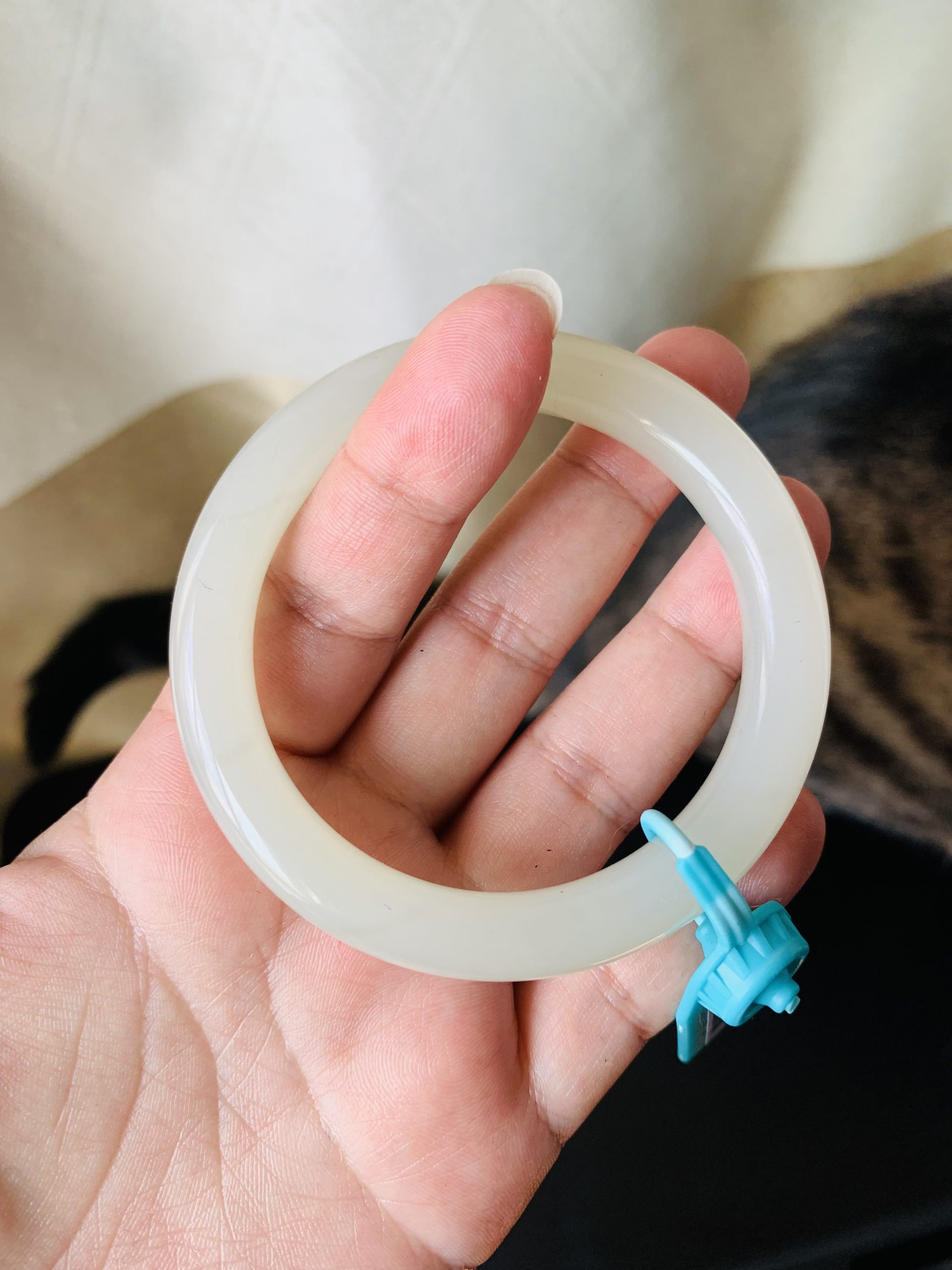 【新货-HB3485】55圈青海料浅晴白色和田玉圆条手镯 Hetian Jade Bangle Size 55 - Image 9