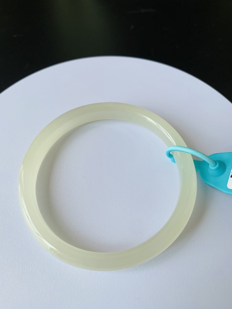 〖新货-HB3483〗59.6大圈口青海料浅冰晴晴白色和田玉正圈手镯 Hetian Jade Bangle Size 59.6