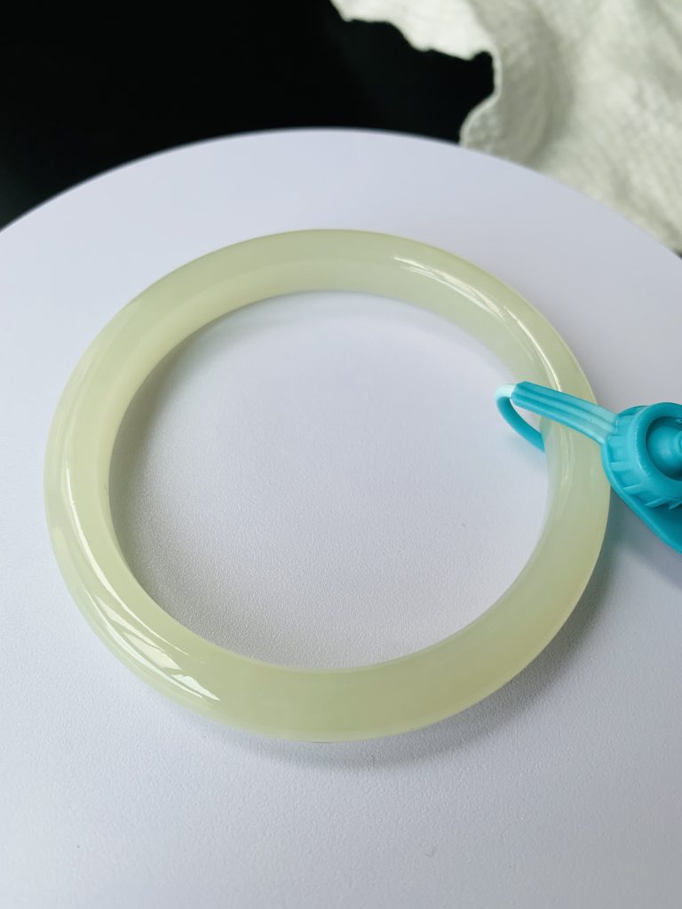 〖新货-HB3493〗60.3大圈口青海料浅冰晴晴白色和田玉正圈手镯 Hetian Jade Bangle Size 60.3