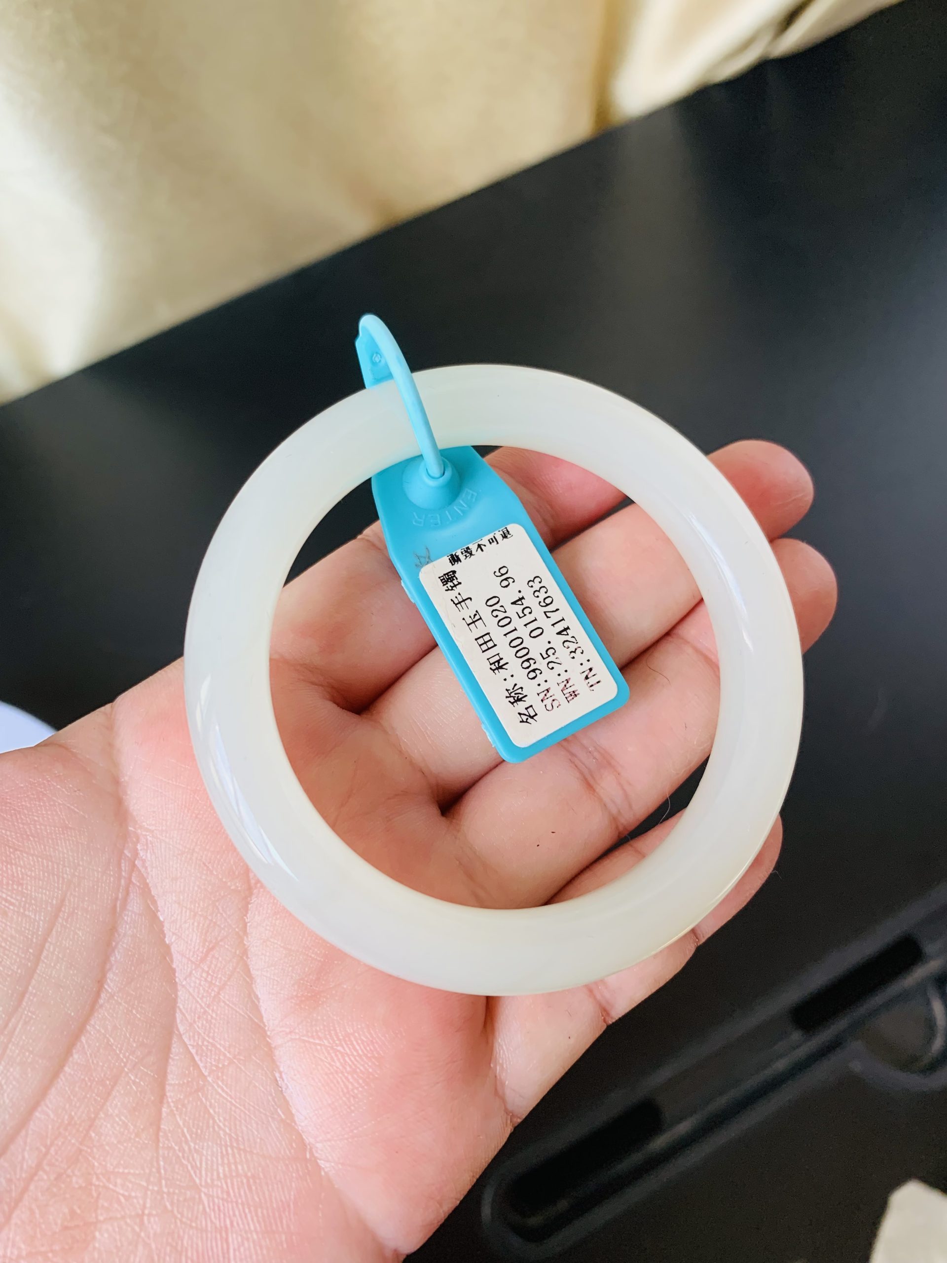 【新货-HB3485】55圈青海料浅晴白色和田玉圆条手镯 Hetian Jade Bangle Size 55 - Image 5
