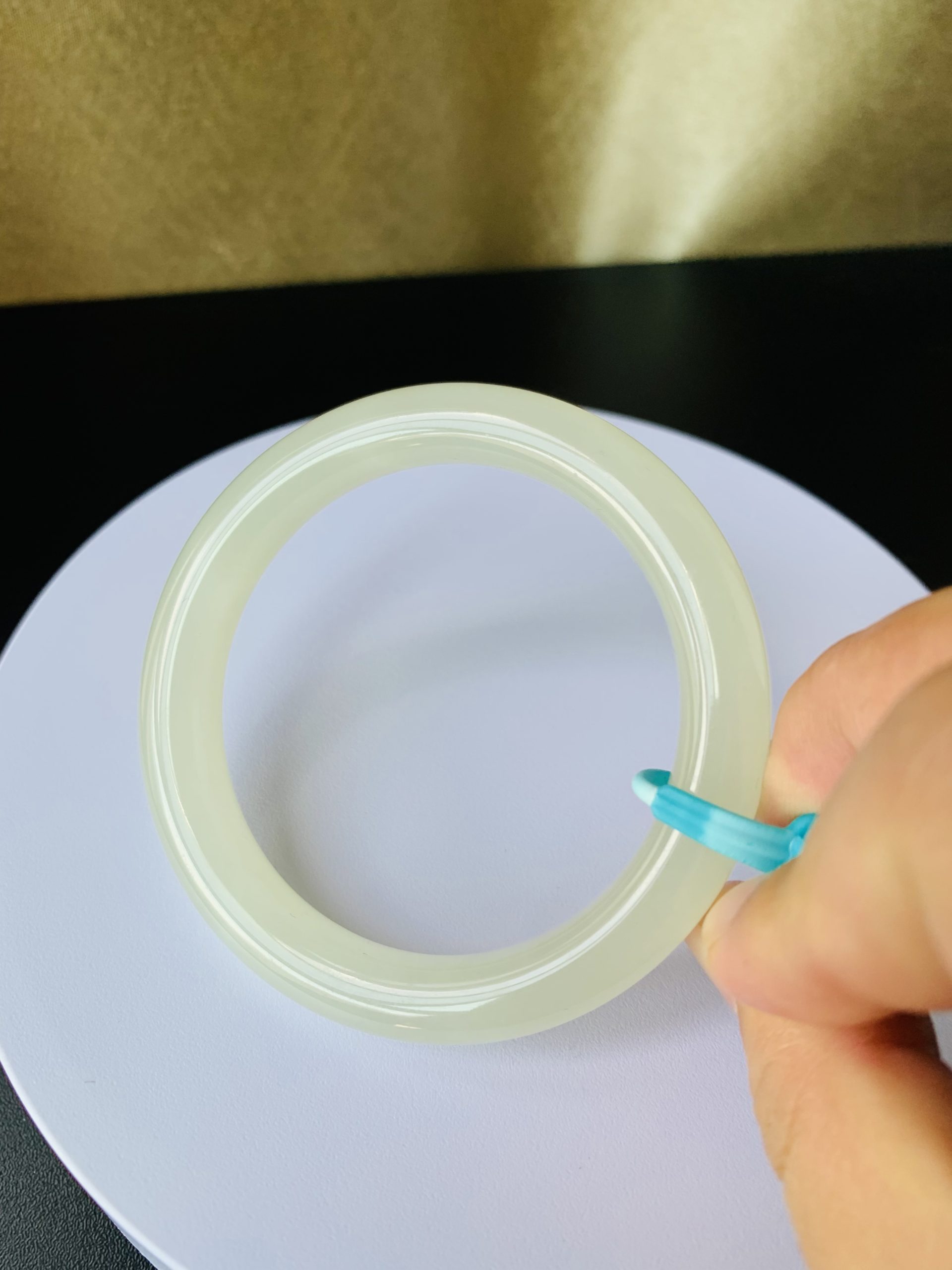 【新货-HB3485】55圈青海料浅晴白色和田玉圆条手镯 Hetian Jade Bangle Size 55 - Image 4