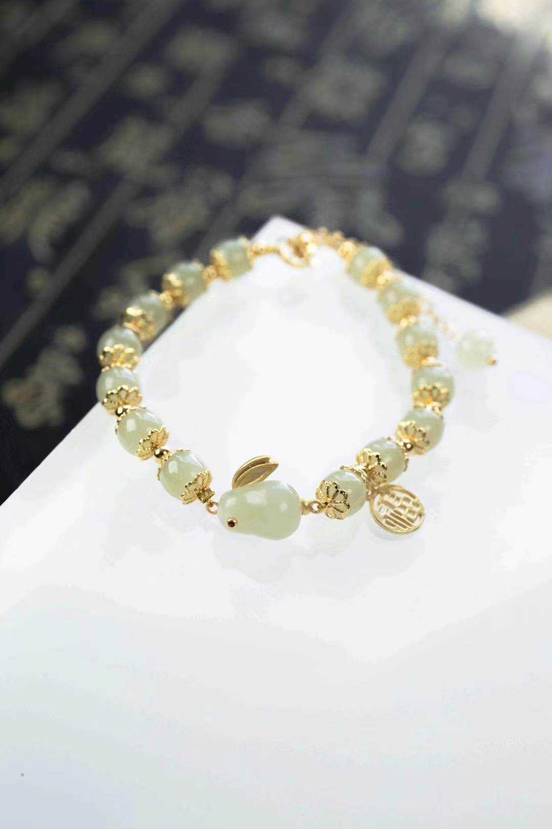 【新货】新品和田玉小兔手串