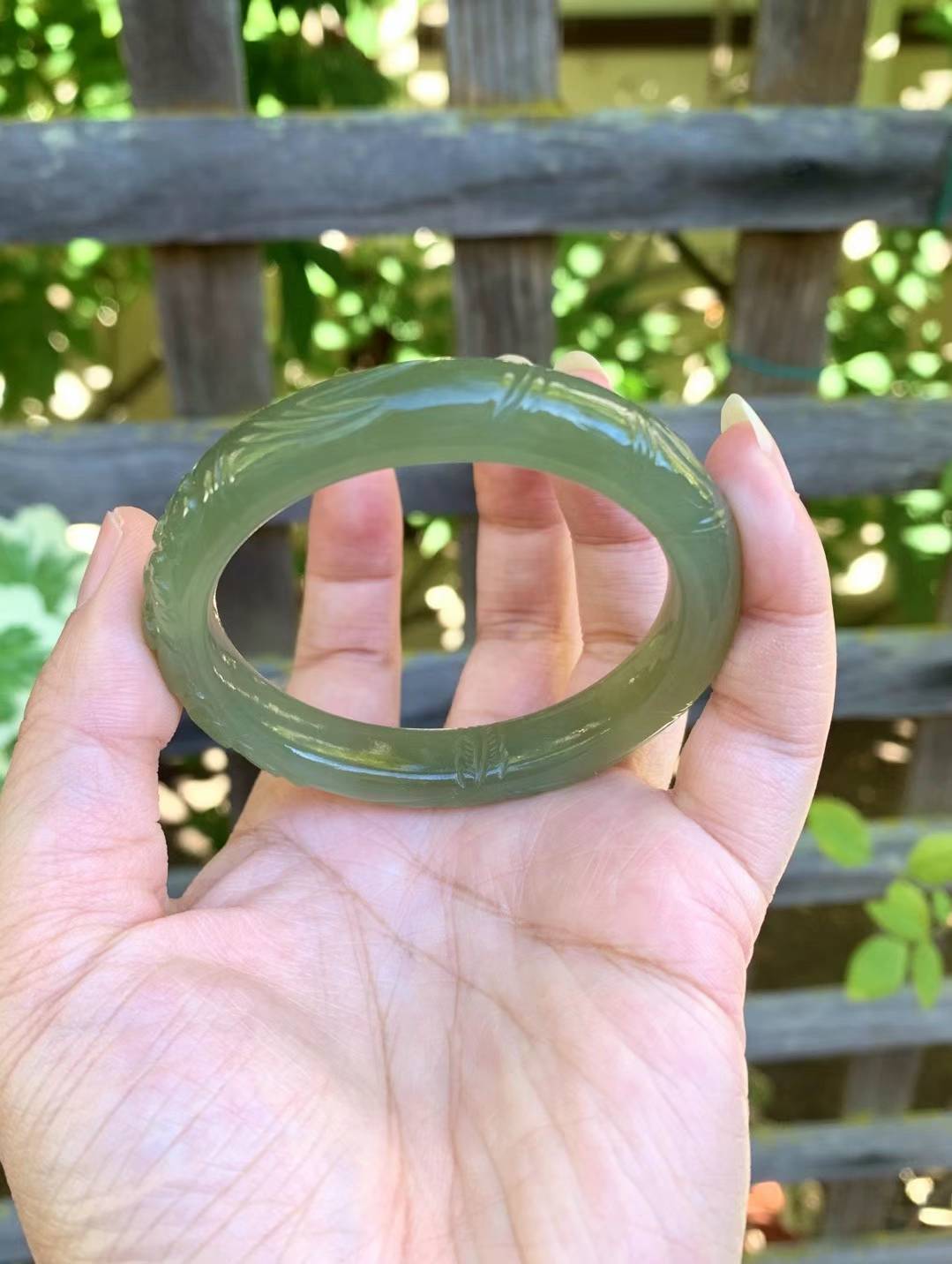 【新货】50.5圈和田玉湖水绿雕刻镯 Hetian Jade Bangle Size 50.5